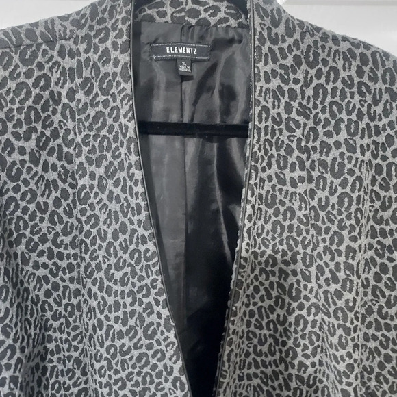 Elementz Gray and Black Leopard Print Open Front Long Sleeve Blazer in Size XL - Picture 3 of 12